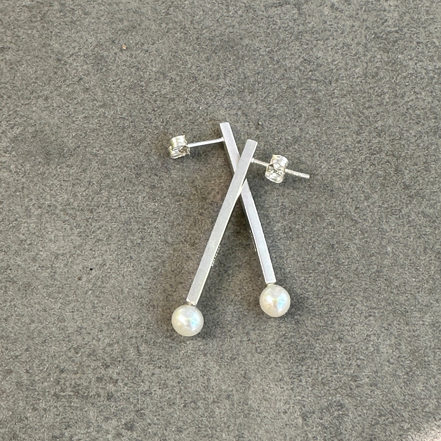 Sterling silver and pearl drop earring